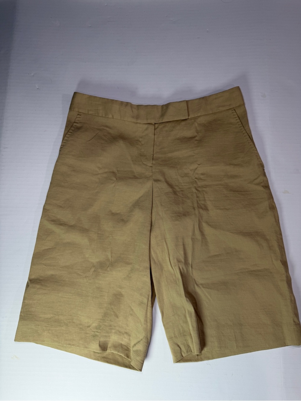 Elie Tahari Women's Tan Bermuda Shorts est size 4-6